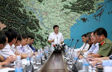 Phó Thủ tướng Trịnh Đình Dũng chủ trì cuộc họp để ứng phó với bão số 3. 