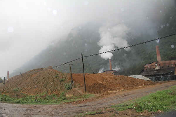 Hàng loạt nhà máy gạch nung tại xã Kỳ Sơn – huyện Tân Kỳ thi nhau nhả khói, gây ô nhiễm môi trường nghiêm trọng