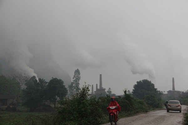 Hàng loạt nhà máy gạch nung tại xã Kỳ Sơn – huyện Tân Kỳ thi nhau nhả khói, gây ô nhiễm môi trường nghiêm trọng