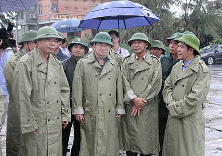 Phó Thủ tướng Chính phủ Trịnh Đình Dũng kiểm tra công tác phòng chống bão số 3 tại Thái Bình. Ảnh: Báo Thái Bình