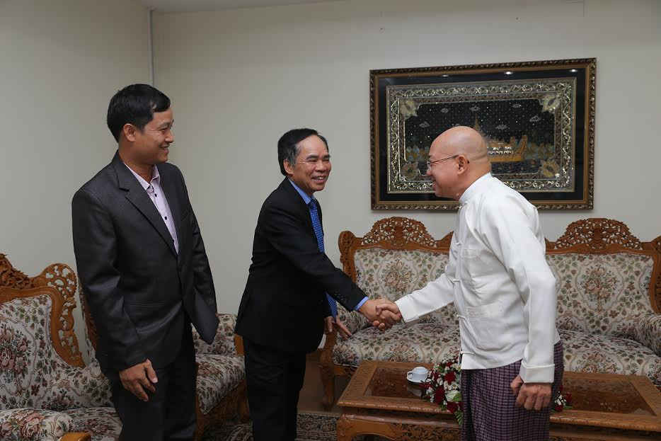 Phó Tổng giám đốc PVN Nguyễn Quốc Thập tại buổi làm việc với Phó chủ tịch Phòng  Thương mại và Công nghiệp Myanmar - Tiến sỹ Myo Thet