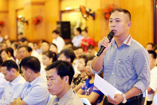 Ông Phạm Hải Quỳnh, đại diện Công ty CP du lịch Vân Hải Xanh và Hiệp hội du lịch Vân Đồn kiến nghị thực trạng môi trường đảo Quan Lạn - Minh Châu đang bị ô nhiễm