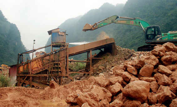 Mỏ vàng Bản Ná, xã Thần Sa (Võ Nhai) là một trong những mỏ nộp hêt tiền cấp quyền sớm nhất tỉnh Thái Nguyên