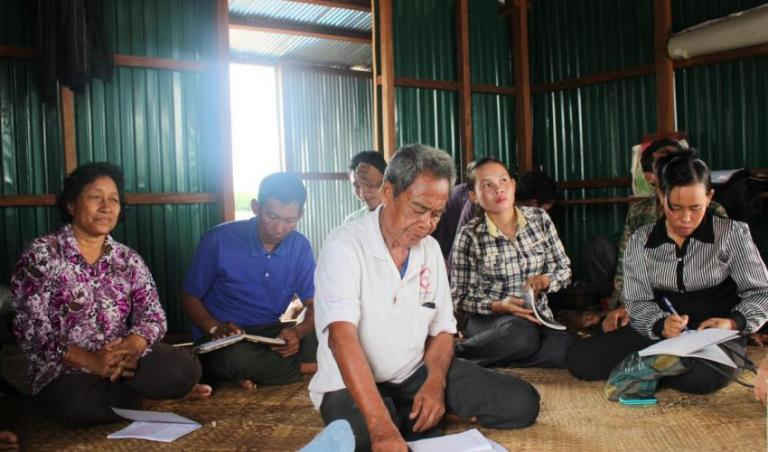 Gặp gỡ với Hội đồng xã và cộng đồng địa phương về CIP 2017 cho xã Kampong Phluk (Campuchia). Ảnh: IUCN