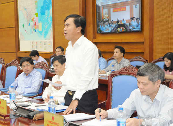 Thứ trưởng Bộ Xây dựng Lê Quang Hùng phát biểu về các giải pháp quy hoạch các khu xử lý rác thải 