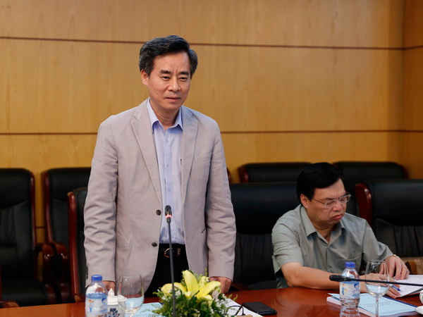 Đồng chí Nguyễn Quang Dương, Ủy viên Ban Chấp hành Trung ương Đảng, Bí thư Đảng ủy Khối các cơ quan Trung ương phát biểu tại buổi làm việc
