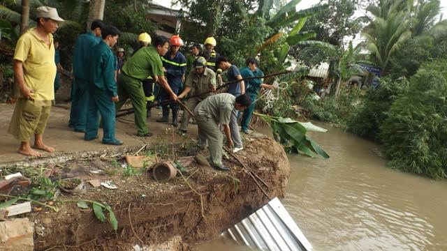 Nhiều đoạn sông bị sạt lở nghiêm trọng