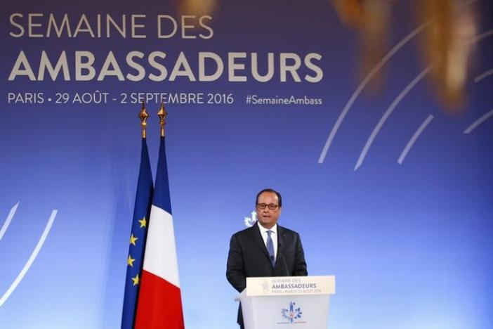 Tổng thống Pháp Francois Hollande phát biểu trong một cuộc họp ở điện Elysee ở Paris, Pháp vào ngày 30/8/2016. Ảnh: REUTERS / Francois Mori / Pool