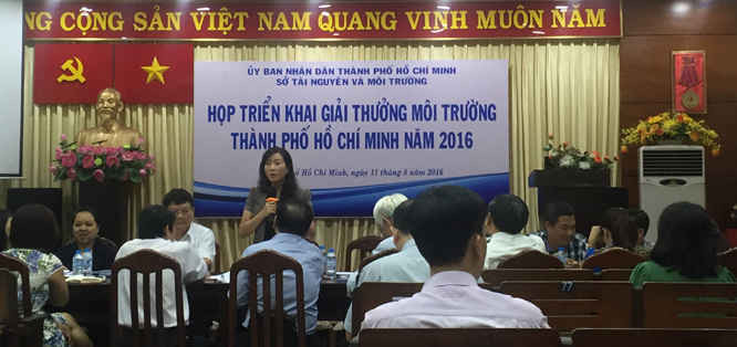 Bà Nguyễn Thị Thanh Mỹ, Phó Giám đốc Sở TN&MT TP.HCM tại một buổi họp bàn về tổ chức Giải thưởng Môi trường TP.HCM năm 2016