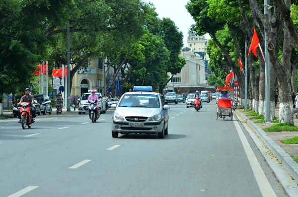 Phố Đinh Tiên Hoàng với diện tích rộng tạo thành không gian đi bộ thoáng đãng 