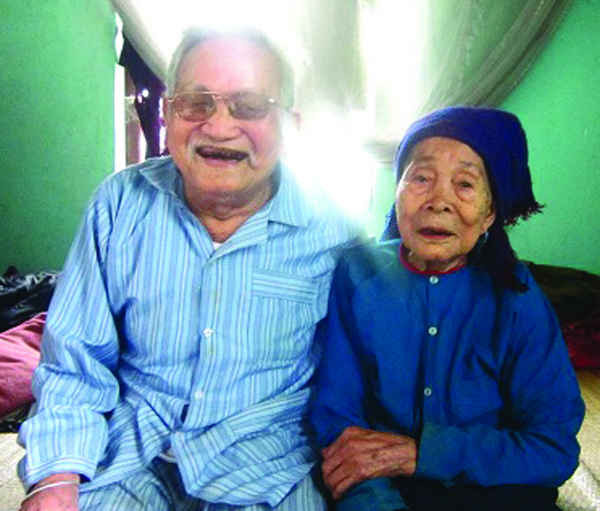 Mặc dù, tuổi già nhưng ông Bường và vợ bà Trương Thị Pừng luôn tình cảm, mẫu mực