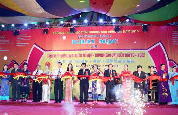 Khai mạc Hội chợ thương mại quốc tế Việt - Trung ( Lào Cai) năm 2015 tổ chức tại thành phố Lào Cai 