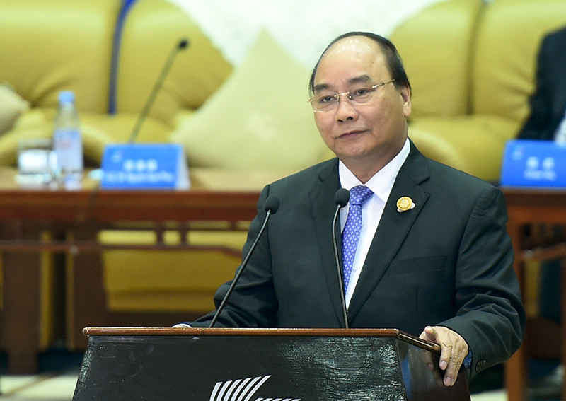 Thủ tướng Nguyễn Xuân Phúc đối thoại với lãnh đạo các DN hàng đầu Trung Quốc.