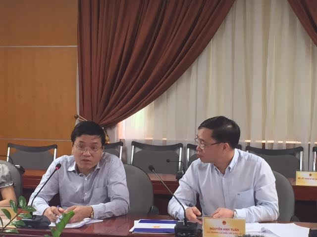 Ông Nguyễn Anh Tuấn - Cục trưởng Cục Điều tiết Điện lực cùng một số lãnh đạo đạo diện Bộ Công thương trao đỏi với các chuyên gia từ phía WB
