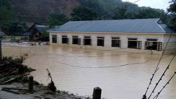 Có 5 trường ở xã Yên Tĩnh bị lũ quét tràn qua