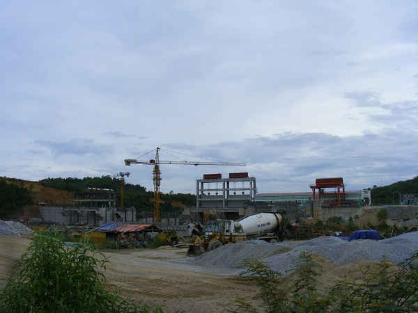 Nhà máy thủy điện Chi Khê dù đã sắp xây dựng xong nhưng việc đền bù GPMB vẫn đang còn nhiều vướng mắc