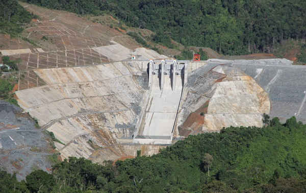 Dự án thủy điện sông Bung 2 có dung tích 92 triệu m3 nhưng mới nước tích nước 28 triệu m3 đã xảy ra sự cố.
