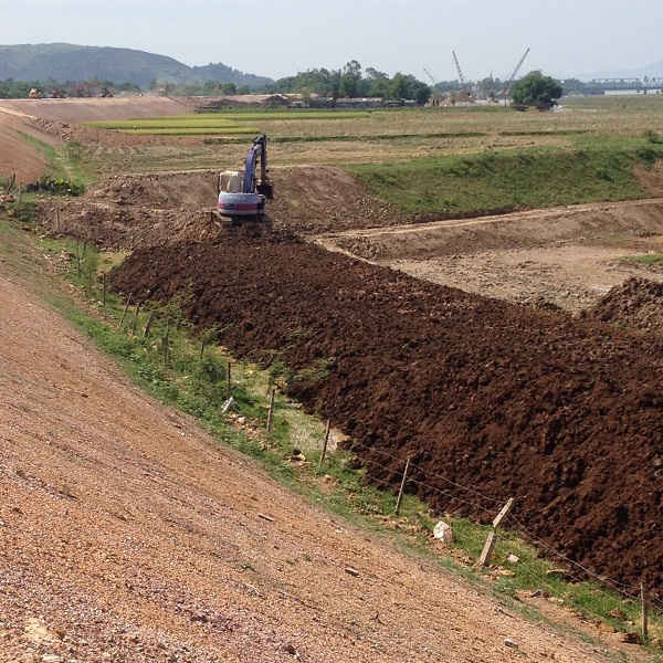 Dự án đào ao làm trang trại tại xóm 6, xã Hưng Xá (huyện Hưng Nguyên) gây nguy cơ xâm hại đến an toàn đê cấp 3 Tả Lam nhưng không bị xử lý