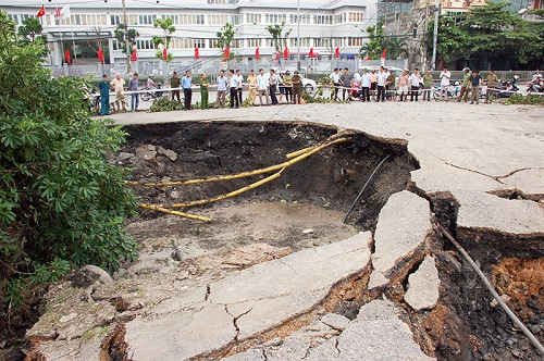 Hiện trường sụt đất tại tổ 1, khu Nam Sơn 2, phường Cẩm Sơn, TP Cẩm Phả.