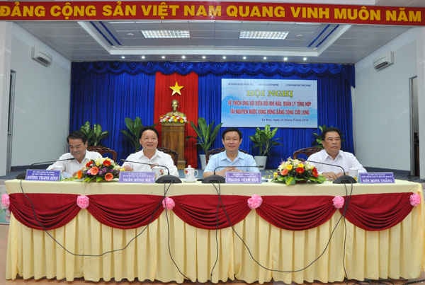 Phó Thủ tướng Vương Đình Huệ, Bộ trưởng Bộ TN&MT Trần Hồng Hà, Phó trưởng BCĐ Tây Nam Bộ Sơn Minh Thắng và Bí thư Tỉnh ủy Cà Mau Dương Thanh Bình đã chủ trì Hội nghị  sáng 26/9 tại Cà Mau