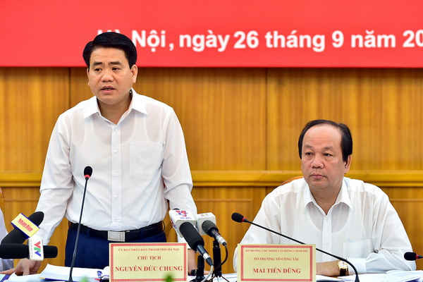 Chủ tịch UBND Thành phố Hà Nội Nguyễn Đức Chung báo cáo Tổ công tác.