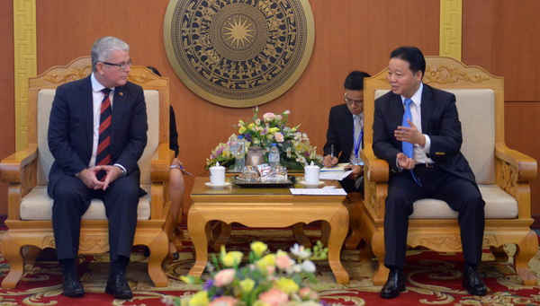 Bộ trưởng Trần Hồng Hà hội đàm với Ngài Đại sứ 
