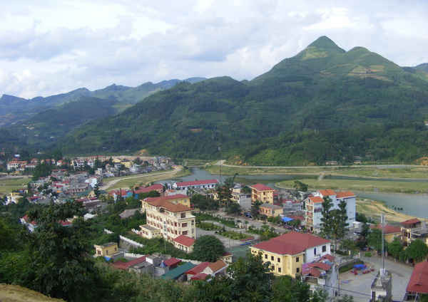 Thị trấn du lịch Bắc Hà (tỉnh Lào Cai) nơi có một tiểu thương vừa bị xử phạt hành chính 7,5 triệu đồng do bán sai giá niêm yết cho du khách người nước ngoài.