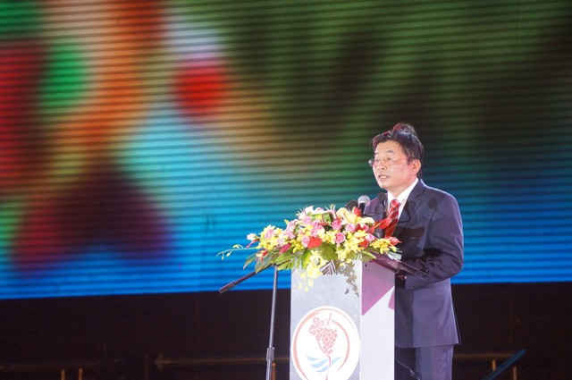 Phó Bí thư Tỉnh ủy, Chủ tịch UBND tỉnh Ninh Thuận Lưu Xuân Vĩnh phát biểu chào mừng khai mạc Lễ hội Nho và Vang Ninh Thuận năm 2016