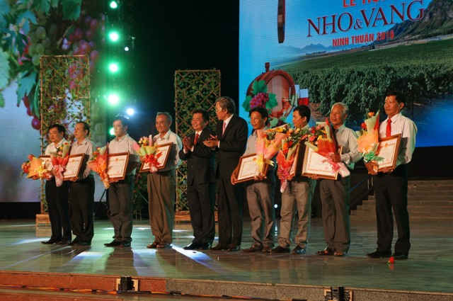 Các tập thể và cá nhân được UBND tỉnh Ninh Thuận khen thưởng tại buổi lễ