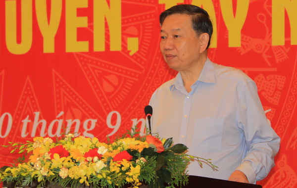 Thượng tướng Tô Lâm (Ủy viên Bộ Chính trị, Bộ Trưởng Bộ Công an Tô Lâm, Trưởng BCĐ Tây Nguyên) phát biểu tại Hội nghị