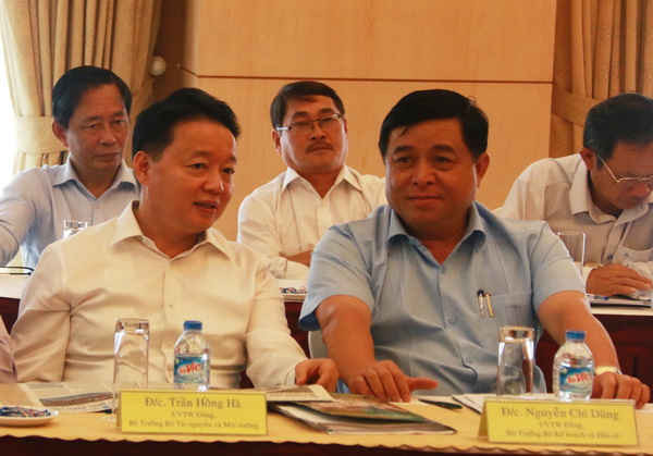 Bộ trưởng Bộ TN&MT Trần Hồng Hà và Bộ trưởng Bộ KH&ĐT Nguyễn Chí Dũng tham dự Hội nghị. 
