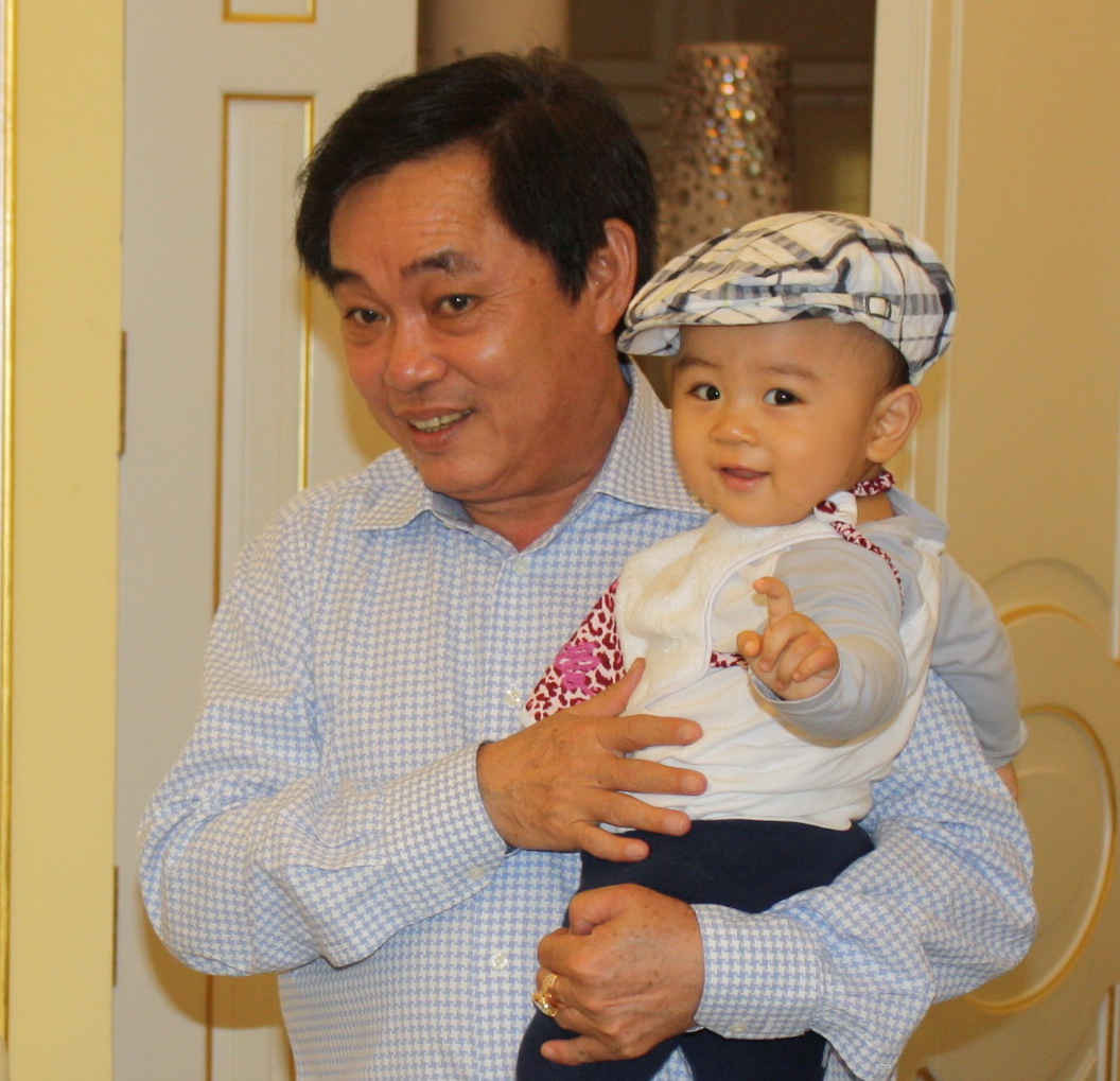 Ông Huỳnh Uy Dũng và con trai Huỳnh Hằng Hữu năm 2014 - Ảnh: Nguyễn Tú 