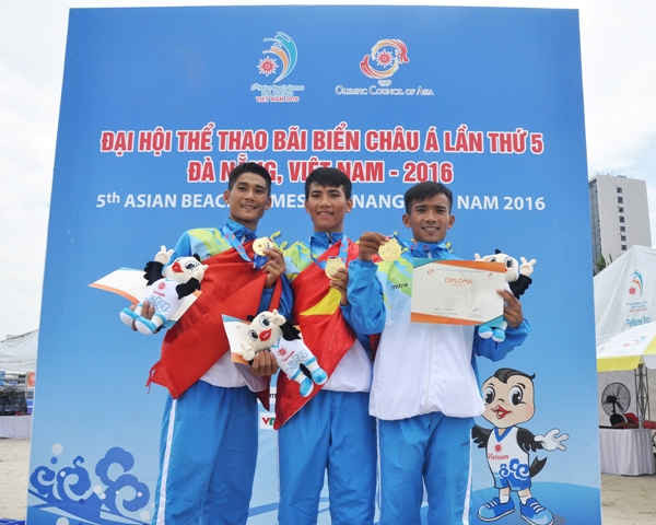 Nguyễn Thành Trí (50 kg), Vũ Văn Kiên (55kg), Nguyễn Ngọc Toàn (60kg) giành 3 Huy chương vàng đối kháng Pencak Silat sáng ngày 1/10