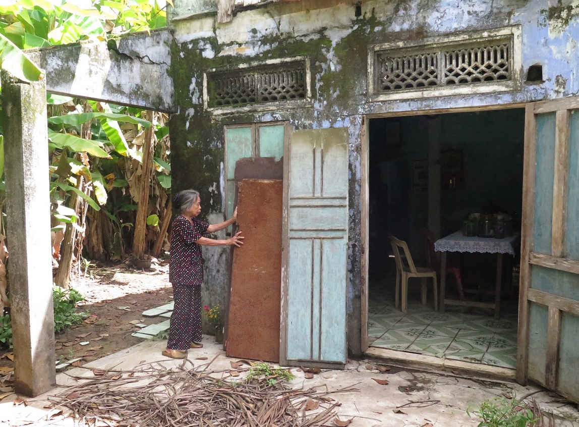 Ngôi nhà của bà Lê Thị Dĩnh ở phường An Mỹ nằm trong vùng quy hoạch treo đang bị xuống cấp nghiêm trọng