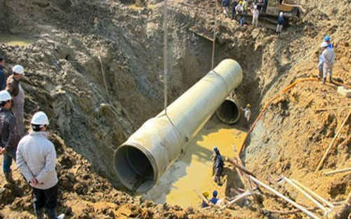 Sửa chữa đường ống nước sông Đà - Ảnh internet