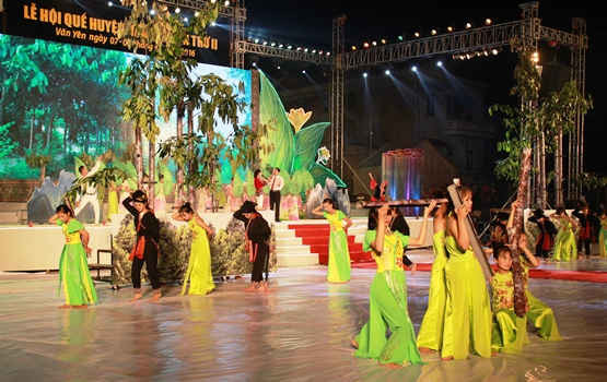 chương trình biểu diễn nghệ thuật đặc sắc có chủ đề “Ngọt ngào hương quế Văn Yên” với sự tham gia của 160 nghệ sĩ, diễn viên tham gia