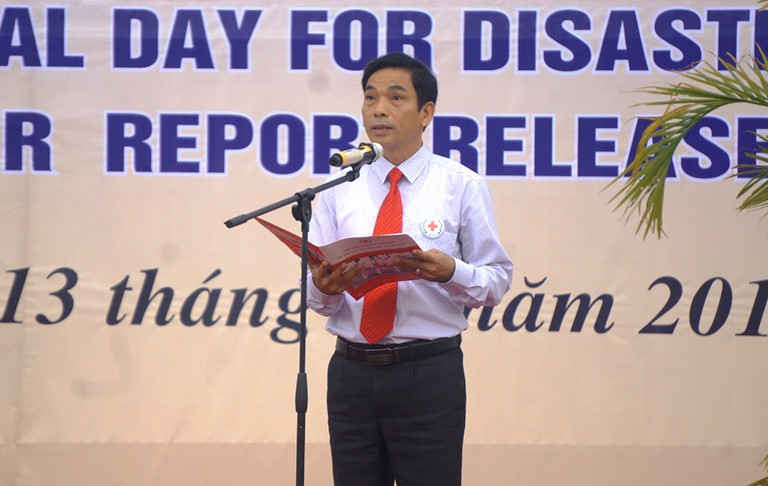 Ông Đặng Minh Tiến- Phó Tổng thư ký TƯ Hội Chữ thập đỏ Việt Nam phát biểu tại buổi Lễ mít tinh hưởng ứng Ngày quốc tế phòng chống và giảm nhẹ thiên tai