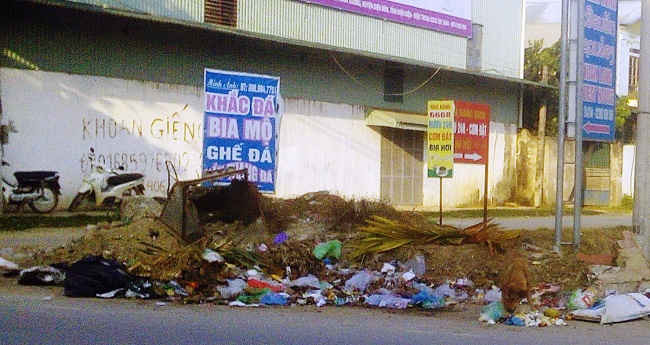 Khu thu gom rác thải tại khu vực đầu vào TP. Điện Biên Phủ  gây mất mỹ quan đô thị