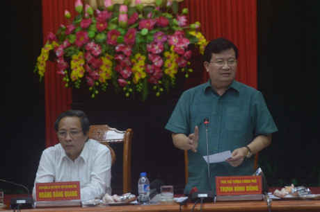 Phó Thủ tướng Trịnh Đình Dũng chỉ đạo công tác ứng phó lũ lụt tại tỉnh Quảng Bình