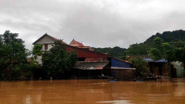 Nhà dân ở xã Đức Hoá, huyện Tuyên Hóa, tỉnh Quảng Bình bị ngập sâu trong nước lũ