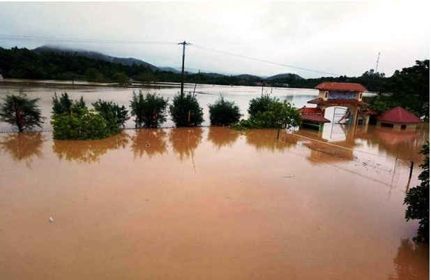 Lũ nhấn chìm làng mạc, đường sá tại huyện Tuyên Hoá và Minh Hoá, tỉnh Quảng Bình