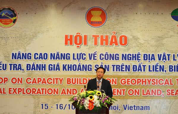 Tổng cục trưởng Tổng cục Địa chất và Khoáng sản Việt Nam phát biểu tại Hội thảo. Ảnh: Hoàng Minh