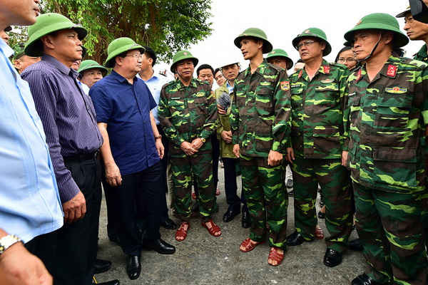 Phó Thủ tướng Chính phủ Trịnh Đình Dũng kiểm tra công tác phòng chống bão số 7 tại Hải Phòng - Ảnh: Chinhphu.vn 