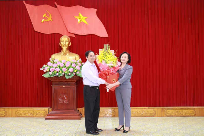 Bà Phạm Thị Thanh Trà nhận Quyết định chuẩn y của Bộ chính trị