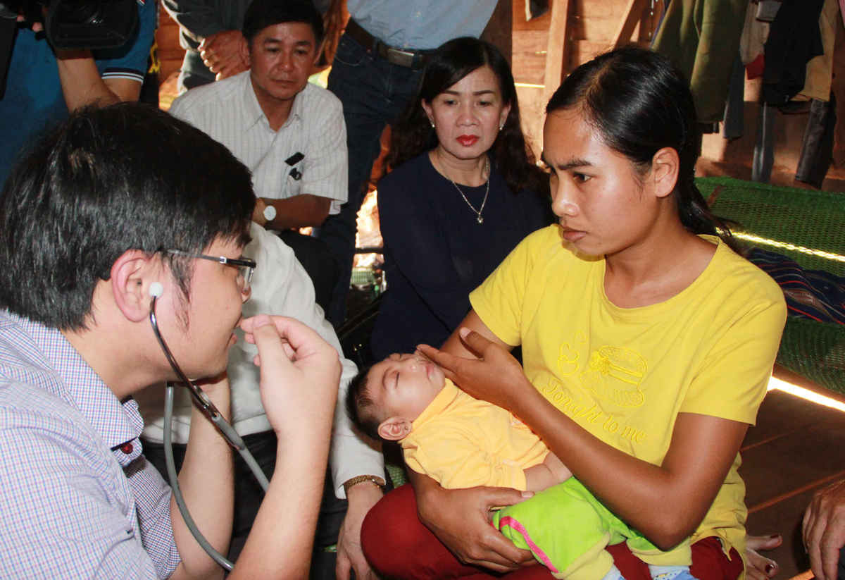 Bé 4 tháng tuổi tại huyện Krông Búk (Đắk Lắk) bị chứng đầu nhỏ