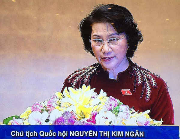 Đúng 9h sáng nay 20/10, Chủ tịch Quốc hội Nguyễn Thị Kim Ngân đã long trọng tuyên bố khai mạc kỳ họp thứ 2, Quốc hội khóa XIV. (Ảnh chụp qua màn hình)