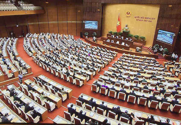 Toàn cảnh phiên khai mạc kỳ họp thứ 2, Quốc hội khóa XIV. (Ảnh chụp qua màn hình)
