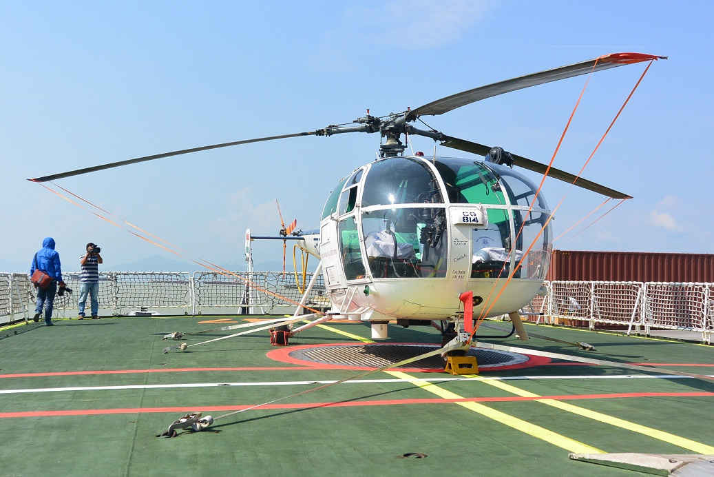 Tàu SAMRAT được trang bị máy bay trực thăng cùng nhiều loại vũ khí hiện đại