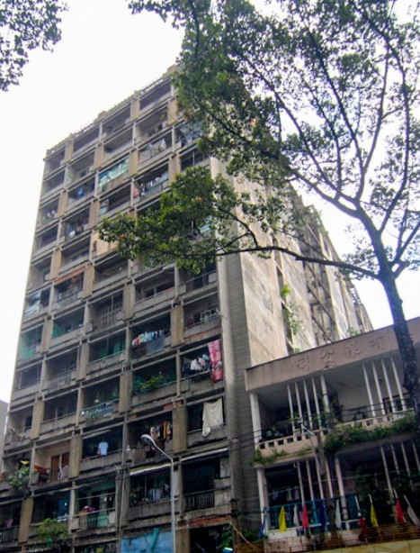 Thủ tướng Chính phủ cũng đồng ý về chủ trương UBND Thành phố Hồ Chí Minh được áp dụng hình thức chỉ định nhà đầu tư đối với các dự án cải tạo, xây dựng lại chung cư cũ. 