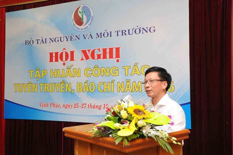 Ông Vũ Minh Sơn – Vụ trưởng Vụ Thi đua - Khen thưởng và Tuyên truyền, Bộ TN&MT phát biểu khai mạc hội nghị